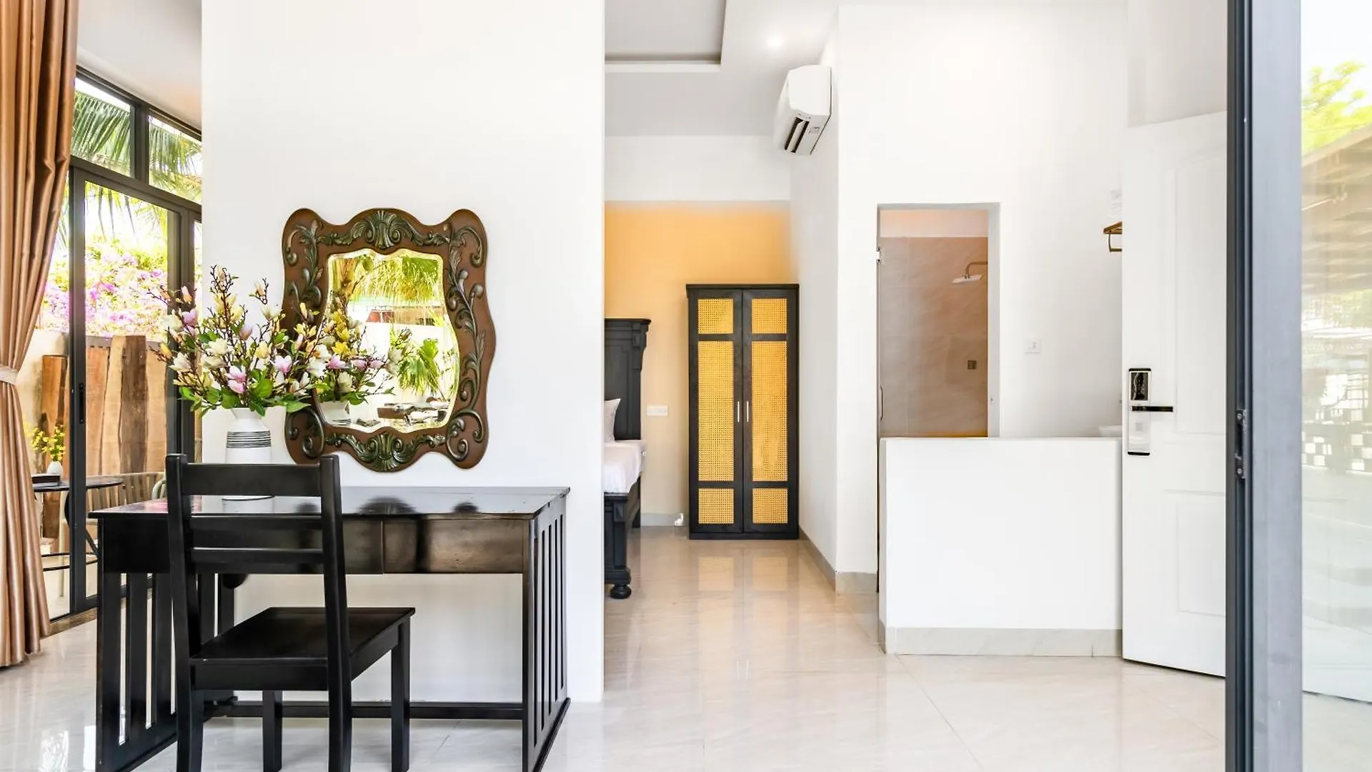 Vooc Signature Hotel Хойан