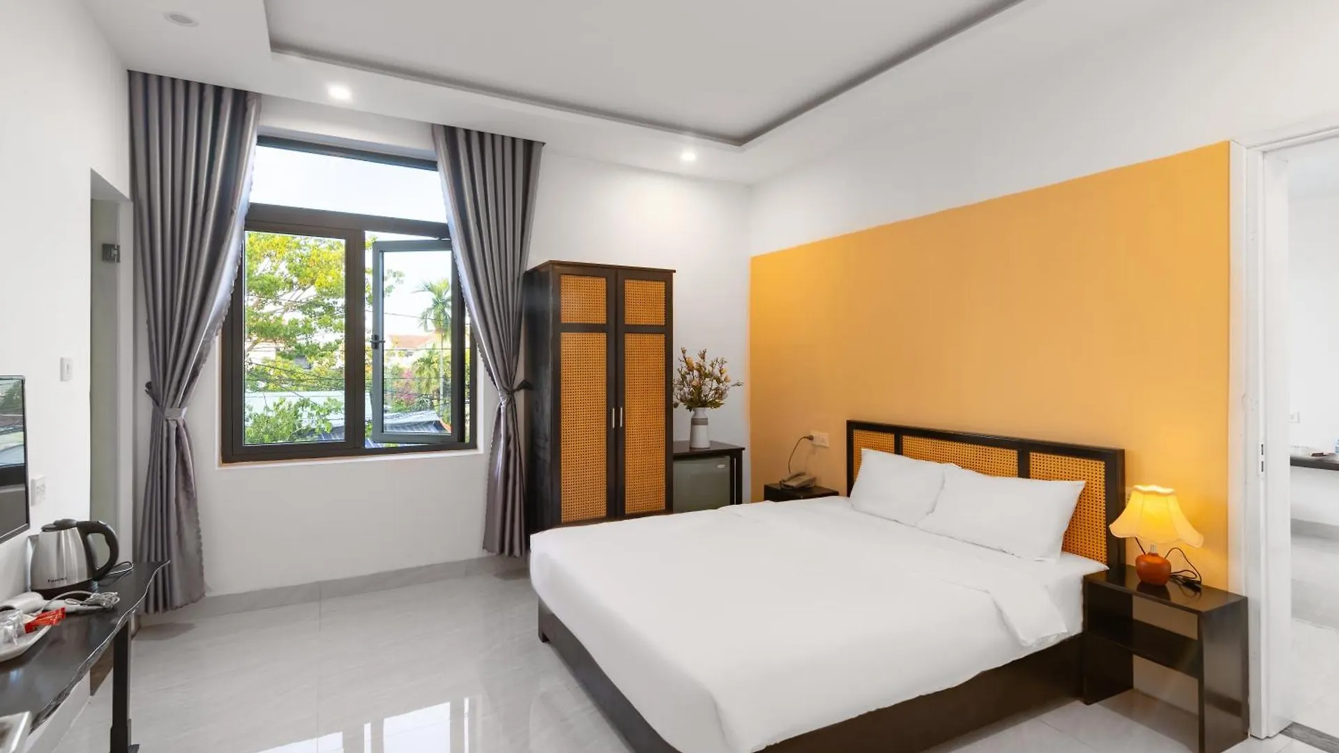 Vooc Signature Hotel Хойан 3*,