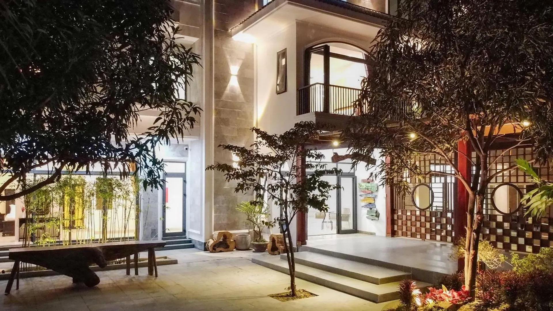 Vooc Signature Hotel Хойан