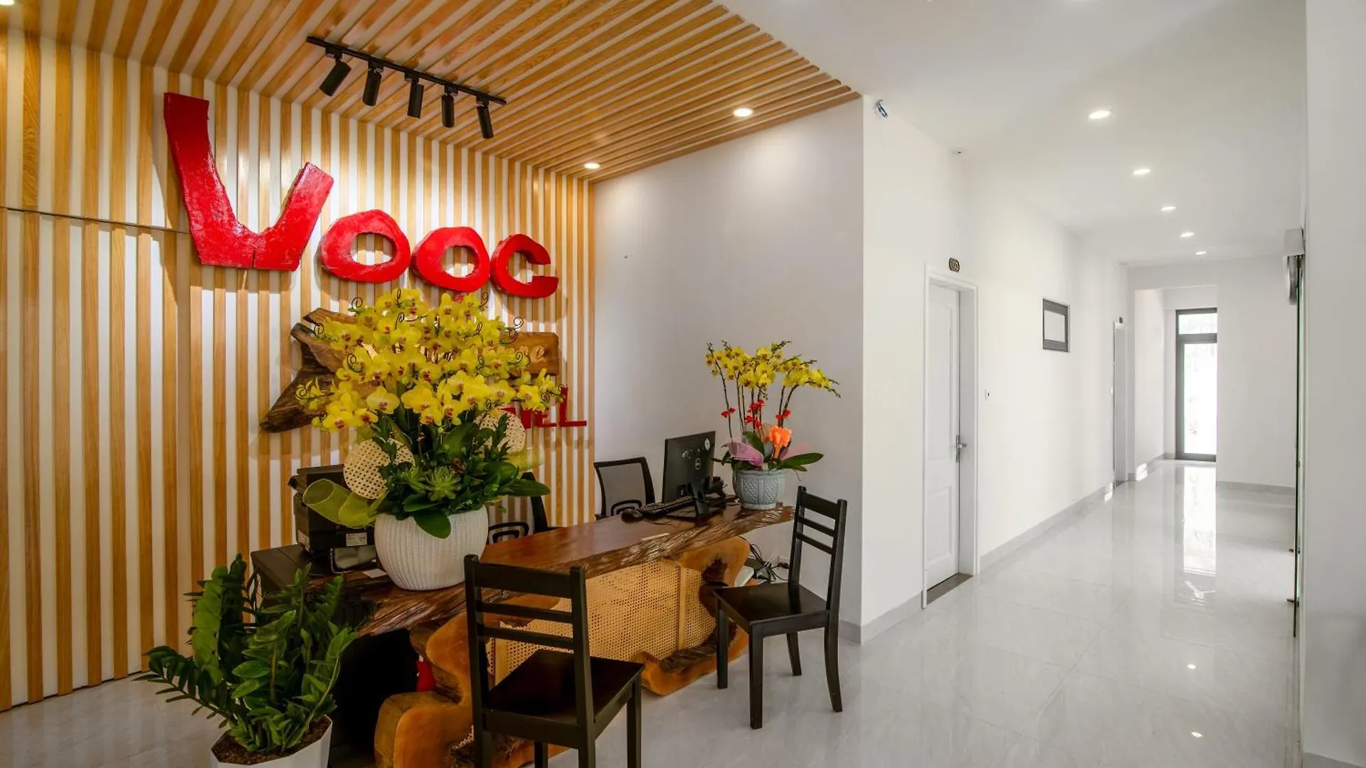 Vooc Signature Hotel Хойан 3*,